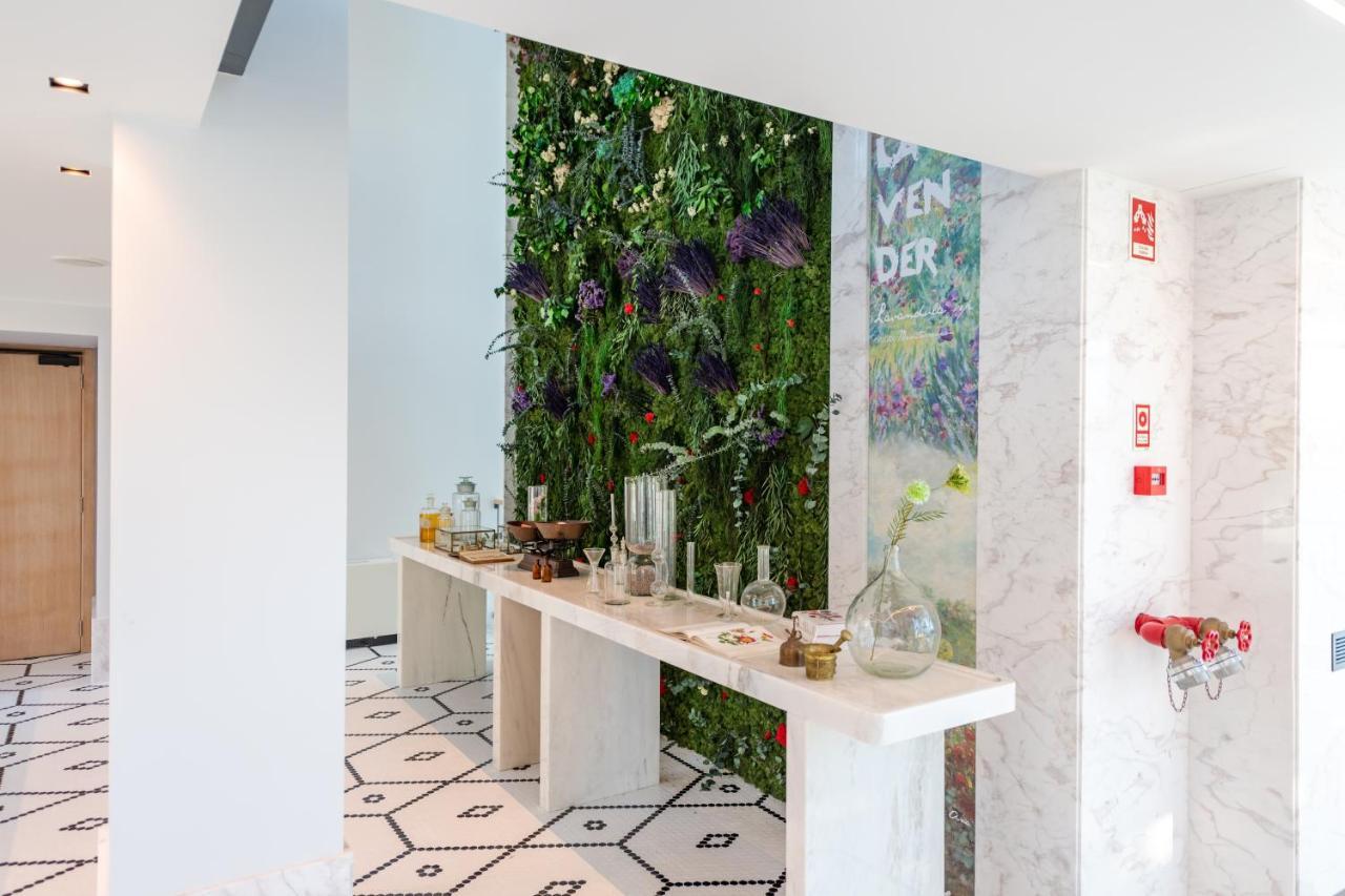 Pestana Douro Riverside - Preferred Hotels & Resorts, Lifestyle Valbom  Екстер'єр фото A green wall in a hotel