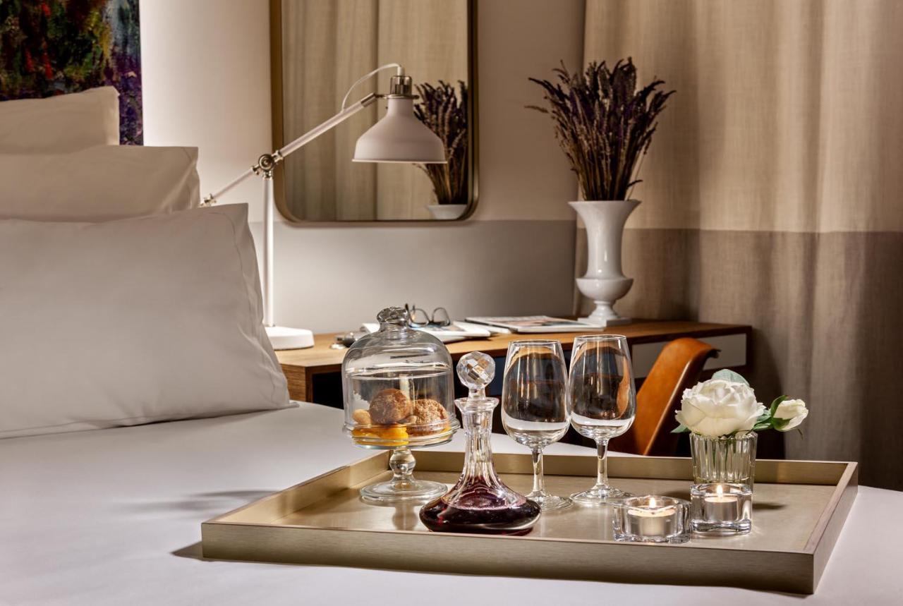 Pestana Douro Riverside - Preferred Hotels & Resorts, Lifestyle Valbom  Екстер'єр фото A tray with a decanter, wine glasses, and a candle holder