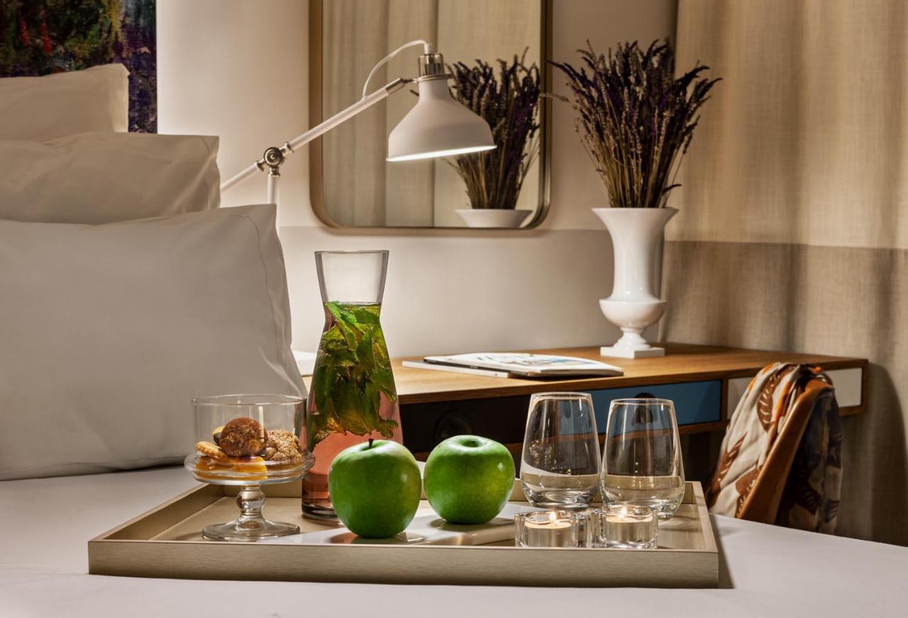 Pestana Douro Riverside - Preferred Hotels & Resorts, Lifestyle Valbom  Екстер'єр фото A tray with fruit and water